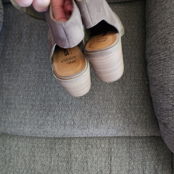 Boots - Picture 2 of 9